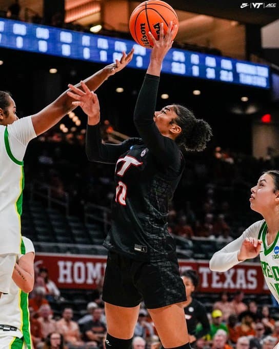 Third-Quarter Surge Lifts Oregon Past Virginia Tech
